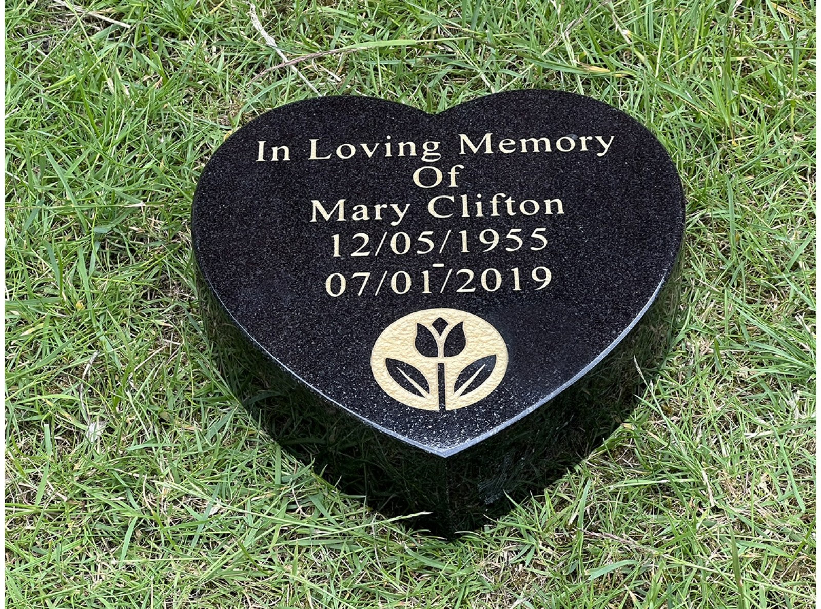 Granite memorial heart 10 inches