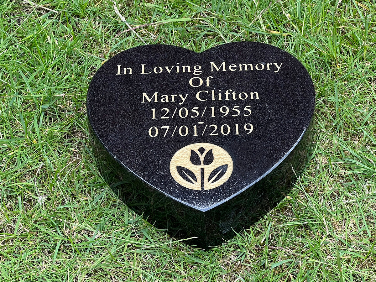 Granite memorial heart 10 inches