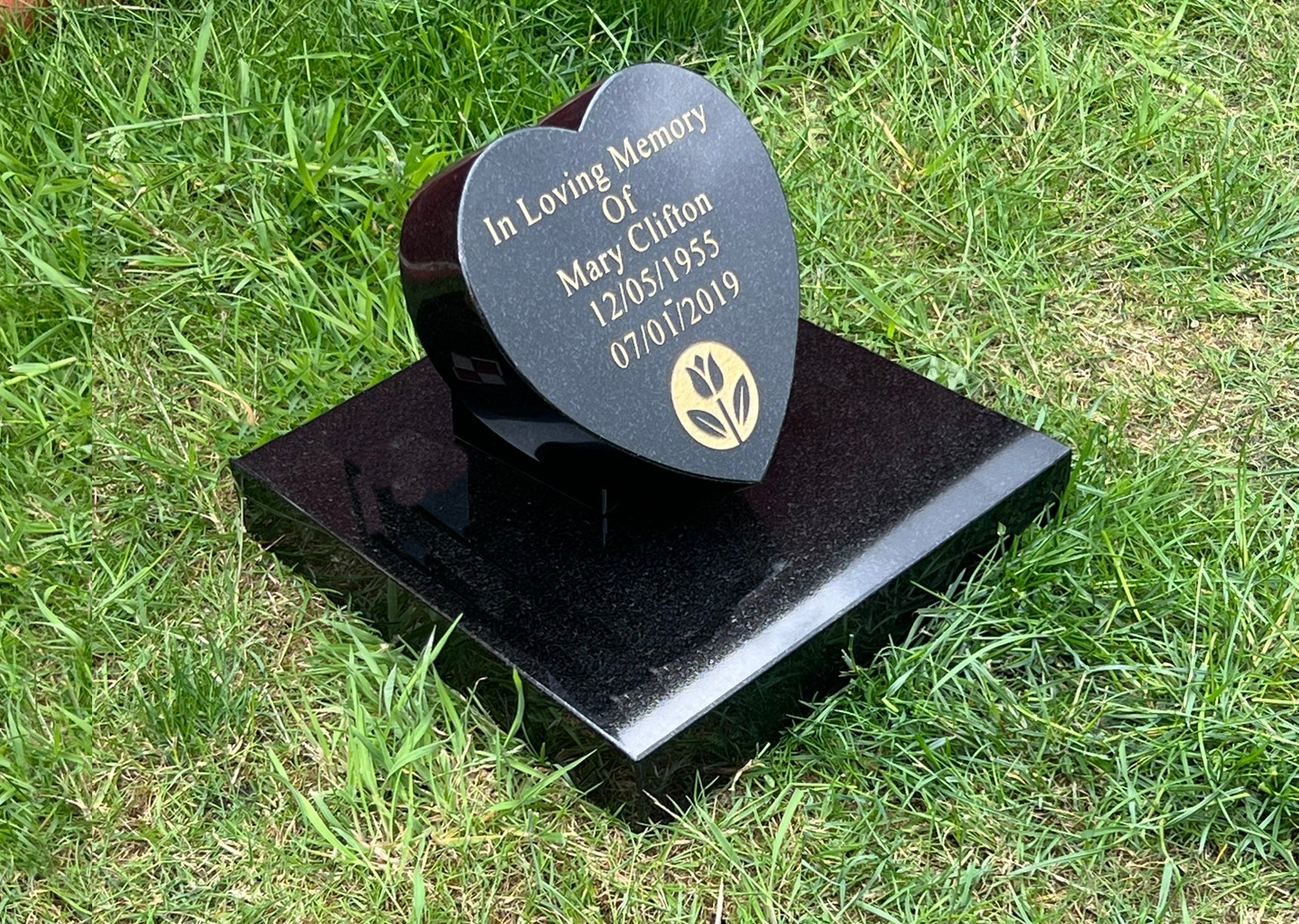 Granite memorial heart 8 inches