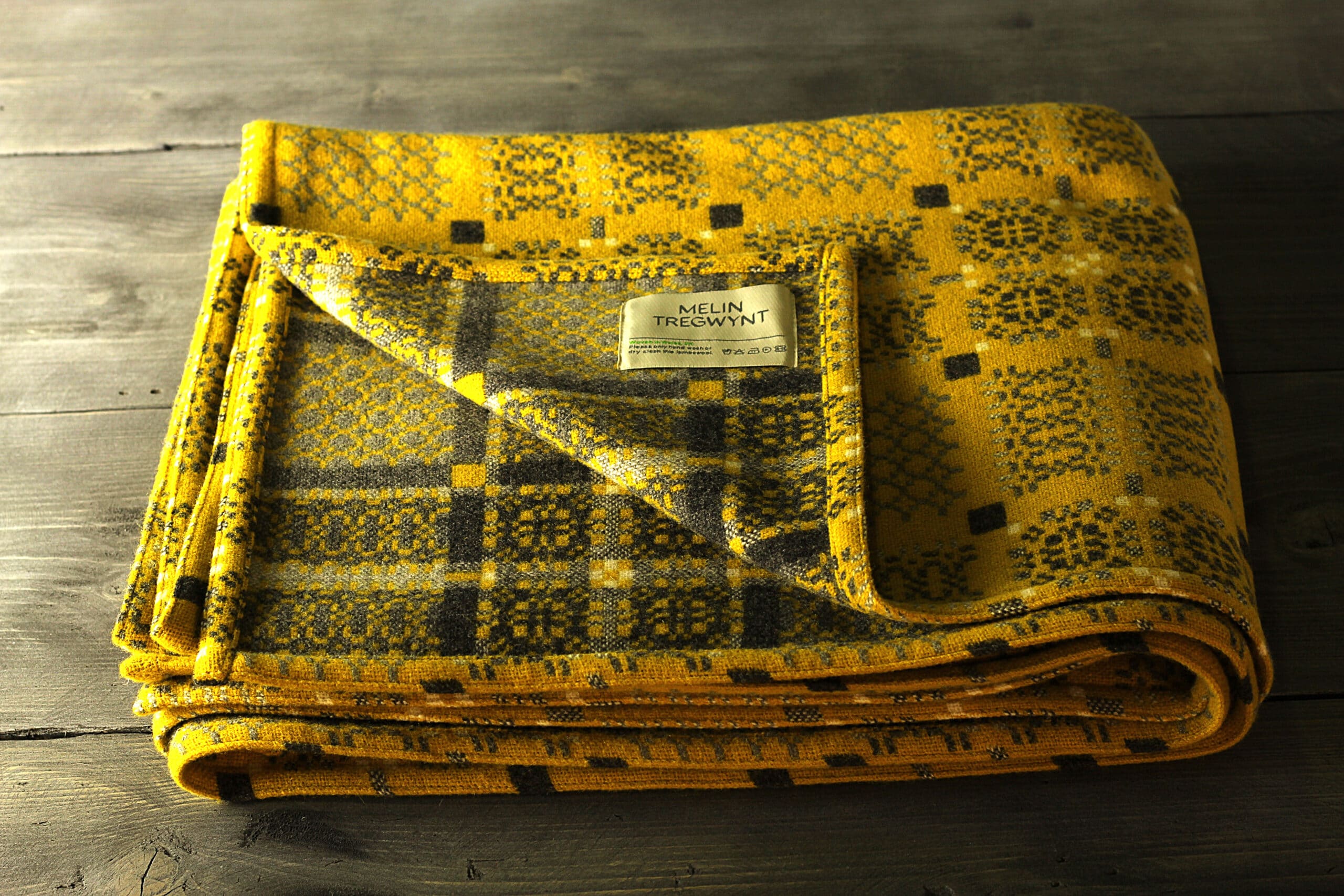 Melin Tregwynt Knot Garden Throw in Gorse