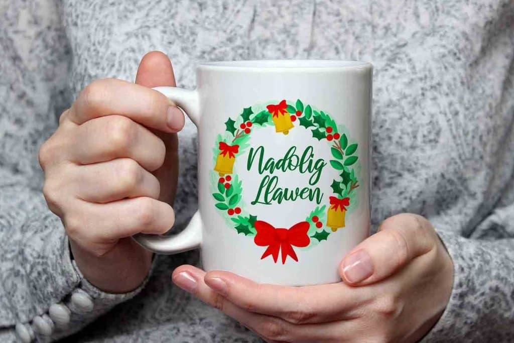 Nadolig Llawen Wreath Ceramic Mug