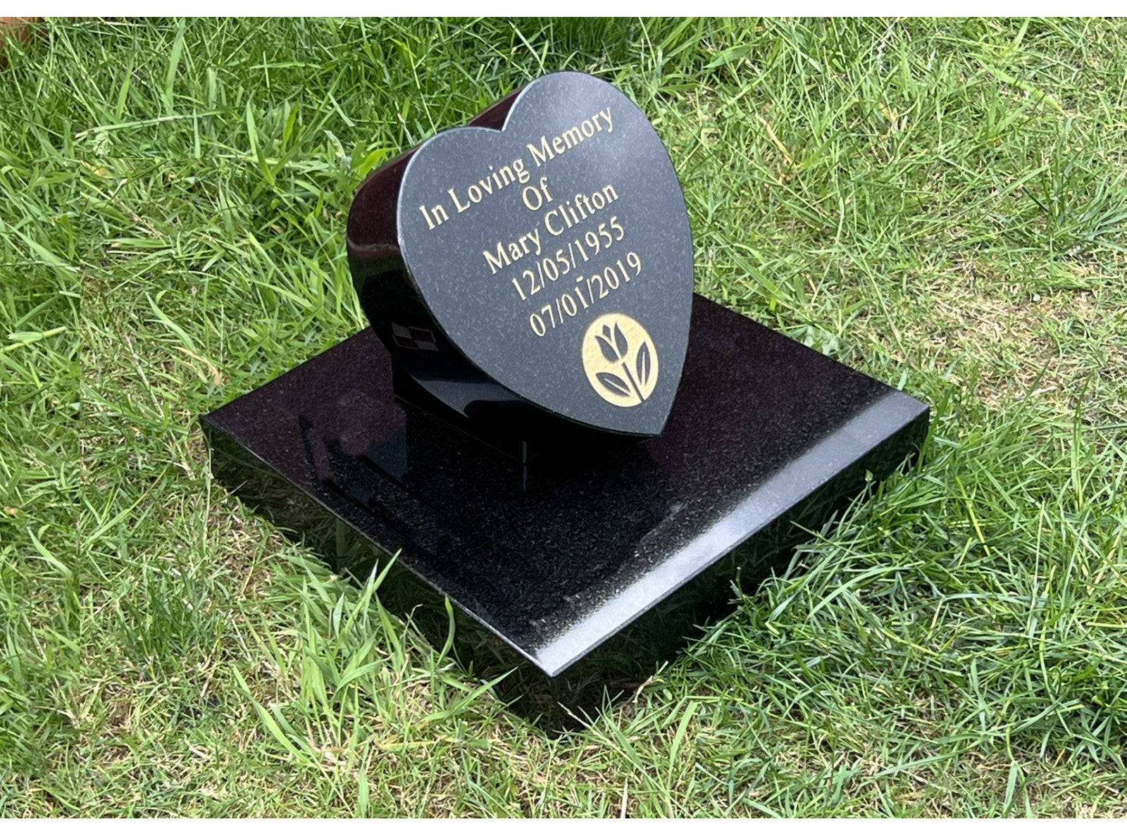 Granite memorial heart 8 inches