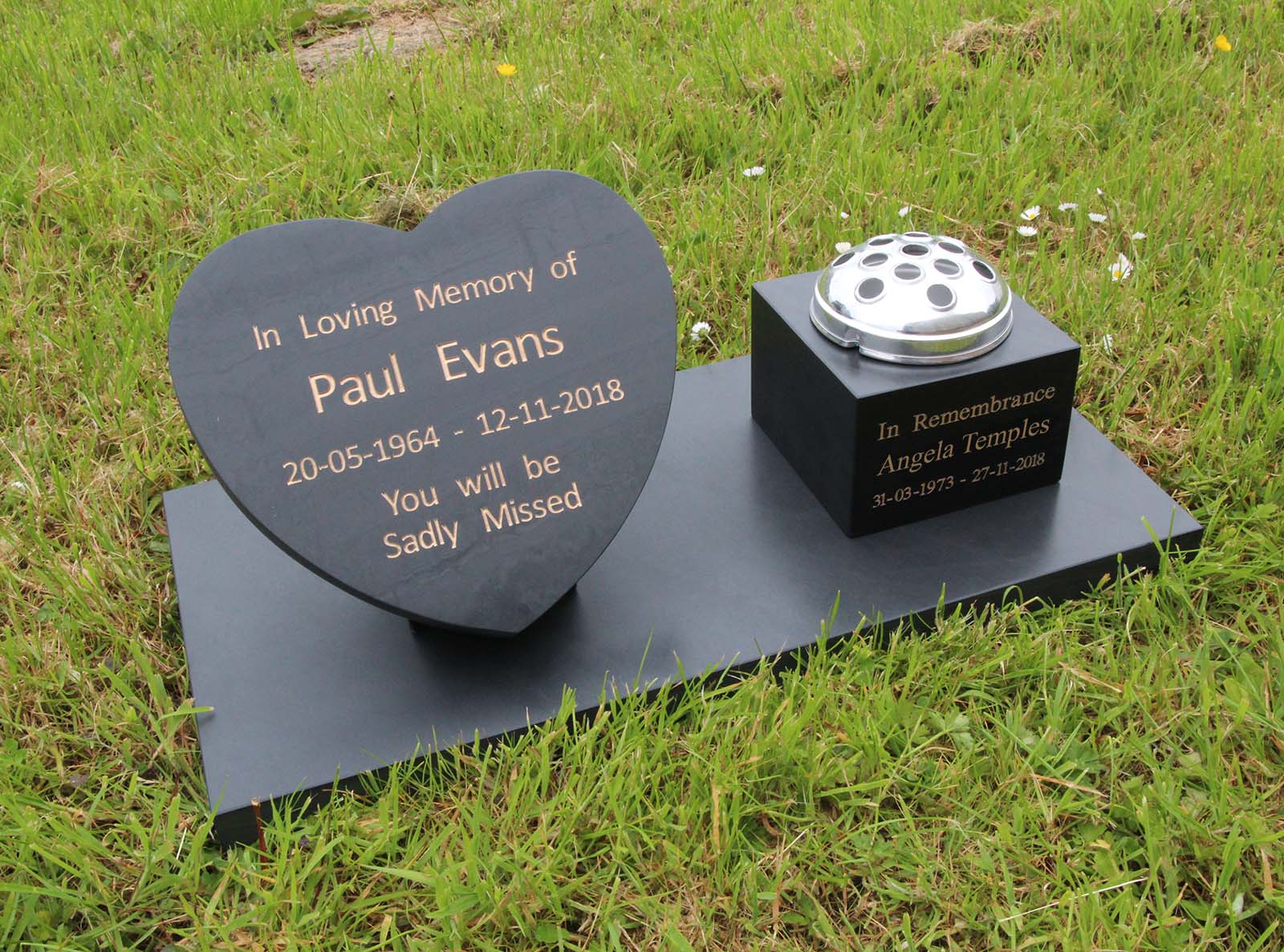 Welsh slate premium memorial, 300mm x 600mm base, with a free stand heart and vase
